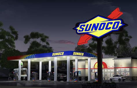 Long line of cars forms at a Sunoco gas station as drivers wait to purchase gas during the US energy crisis. . Sunco gas